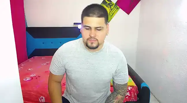 Snapshot of pitbullveryhot chatting on 03/22/25, 12:06 pitbullveryhot online show from 03/22/25, 12:06