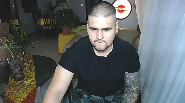 Snapshot of pitbullveryhot chatting on 02/13/25, 03:18 pitbullveryhot online show from 02/13/25, 03:18