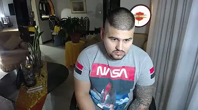 Snapshot of pitbullveryhot chatting on 02/21/25, 08:07 pitbullveryhot online show from 02/21/25, 08:07