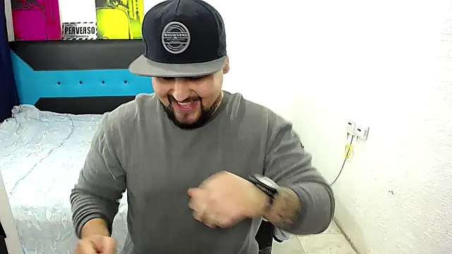 Snapshot of pitbullveryhot chatting on 10/03/25, 02:15 pitbullveryhot online show from 10/03/25, 02:15