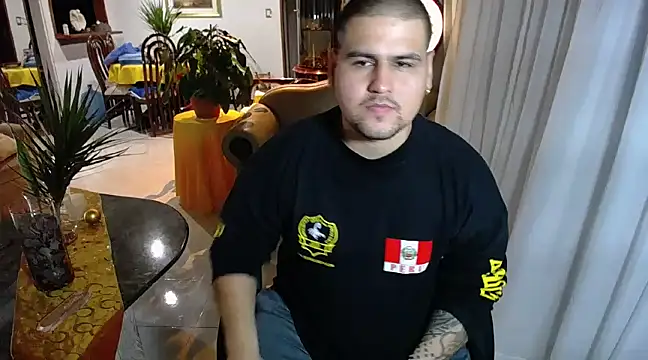 Snapshot of pitbullveryhot chatting on 02/10/25, 06:53 pitbullveryhot online show from 02/10/25, 06:53