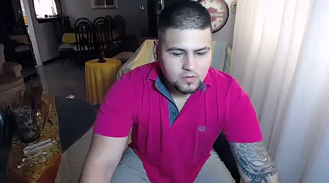 Snapshot of pitbullveryhot chatting on 03/01/25, 04:44 pitbullveryhot online show from 03/01/25, 04:44