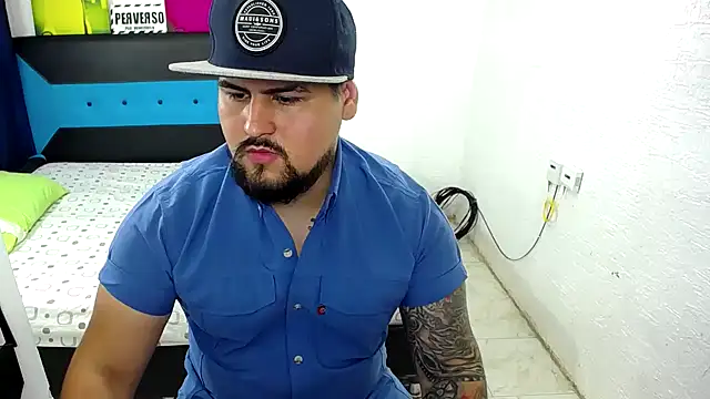 Snapshot of pitbullveryhot chatting on 10/04/25, 02:13 pitbullveryhot online show from 10/04/25, 02:13