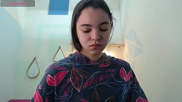 Snapshot of Mia-kalinfa chatting on 03/10/25, 01:21 Mia-kalinfa online show from 03/10/25, 01:21