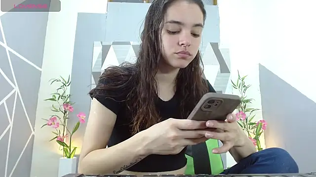 Snapshot of Mia-kalinfa chatting on 01/30/25, 10:51 Mia-kalinfa online show from 01/30/25, 10:51