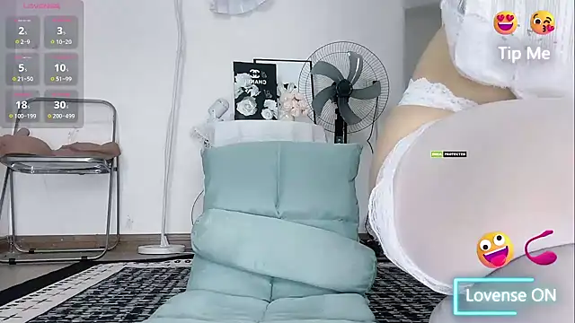 momo-5952 online show from 10/21/25, 03:00