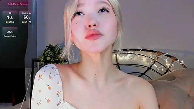 Snapshot of milli_sun_ chatting on 03/16/25, 11:16 milli sun online show from 03/16/25, 11:16