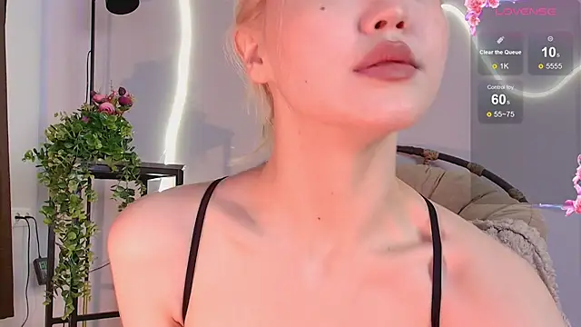Snapshot of milli_sun_ chatting on 09/18/25, 05:10 milli sun online show from 09/18/25, 05:10
