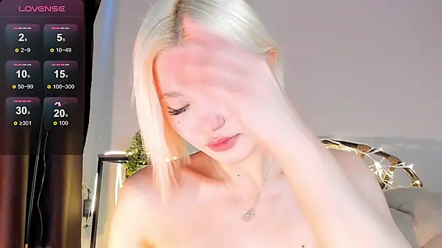 Snapshot of milli_sun_ chatting on 02/20/25, 08:17 milli sun online show from 02/20/25, 08:17
