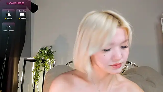 Snapshot of milli_sun_ chatting on 03/04/25, 05:00 milli sun online show from 03/04/25, 05:00