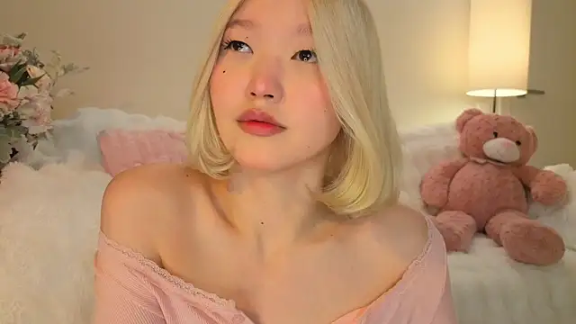 Snapshot of milli_sun_ chatting on 06/25/26, 05:05 milli sun online show from 06/25/26, 05:05