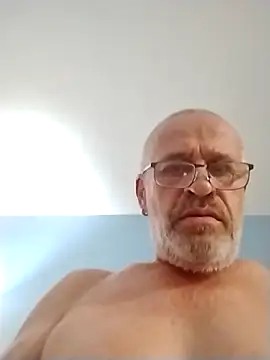 Snapshot of geilerschwanz64 chatting on 09/29/25, 11:32 geilerschwanz64 online show from 09/29/25, 11:32