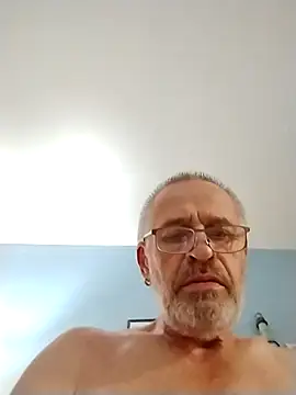 geilerschwanz64 online show from 10/29/25, 10:42