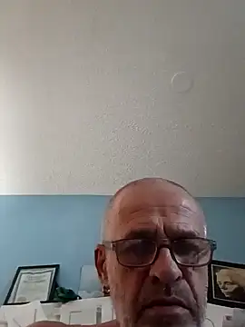 Snapshot of geilerschwanz64 chatting on 02/01/25, 12:04 geilerschwanz64 online show from 02/01/25, 12:04