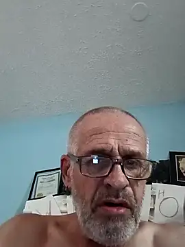 Snapshot of geilerschwanz64 chatting on 02/06/25, 01:43 geilerschwanz64 online show from 02/06/25, 01:43