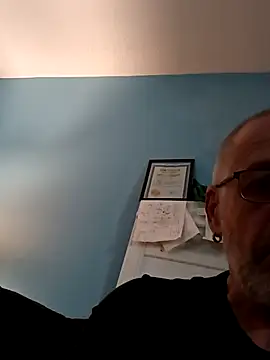 Snapshot of geilerschwanz64 chatting on 03/07/25, 10:35 geilerschwanz64 online show from 03/07/25, 10:35