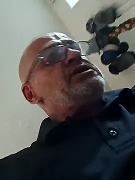 Snapshot of geilerschwanz64 chatting on 02/02/25, 04:37 geilerschwanz64 online show from 02/02/25, 04:37