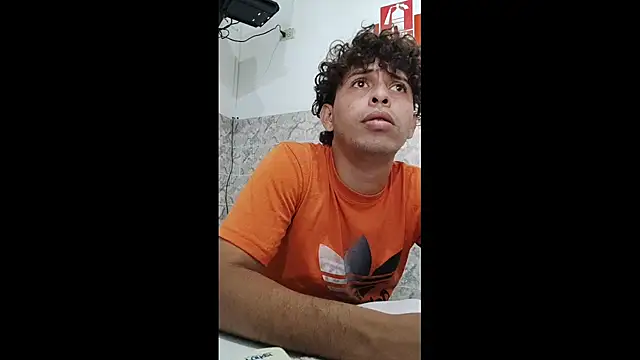 Snapshot of luisfer_306 chatting on 02/28/25, 06:41 luisfer 306 online show from 02/28/25, 06:41