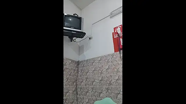 Snapshot of luisfer_306 chatting on 01/24/25, 06:04 luisfer 306 online show from 01/24/25, 06:04