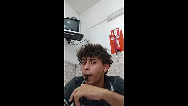 Snapshot of luisfer_306 chatting on 02/27/25, 06:31 luisfer 306 online show from 02/27/25, 06:31