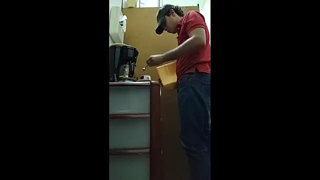 Snapshot of luisfer_306 chatting on 01/15/25, 07:44 luisfer 306 online show from 01/15/25, 07:44