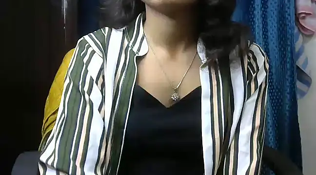 Snapshot of PyariMadam chatting on 01/02/25, 10:05 PyariMadam online show from 01/02/25, 10:05
