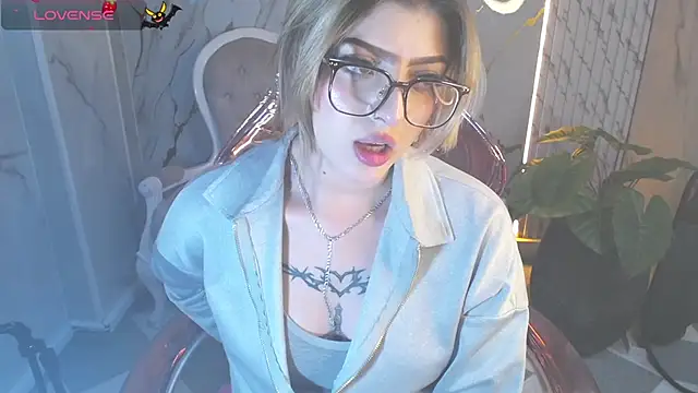 Kitty fox b online show from 10/31/25, 01:02