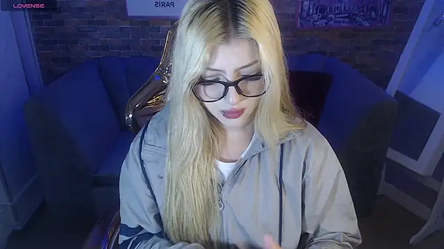 Kitty fox b online show from 03/18/25, 12:50