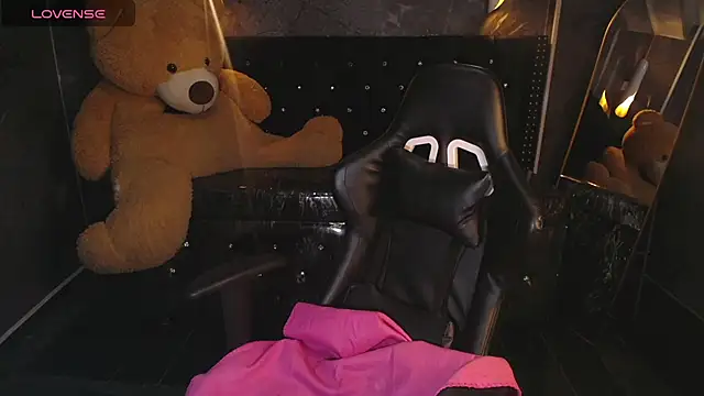 Kitty fox b online show from 03/12/26, 01:15