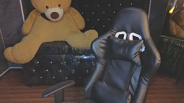 Kitty fox b online show from 11/14/25, 12:53