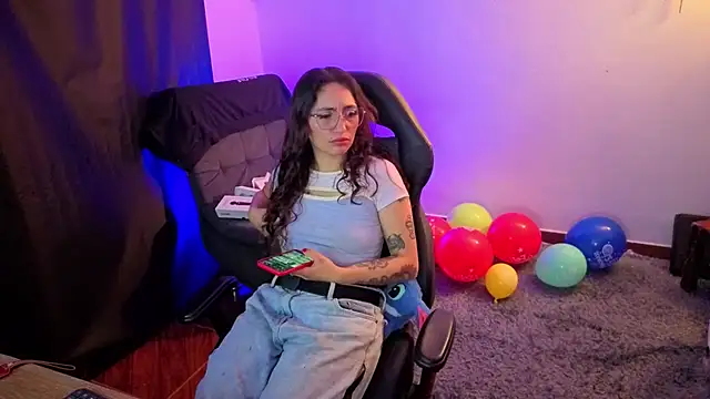 Snapshot of katianzayn chatting on 09/18/25, 05:21 katianzayn online show from 09/18/25, 05:21