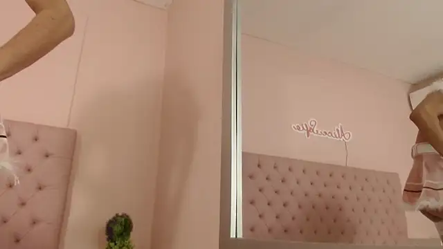 alice sofia online show from 10/22/25, 01:32