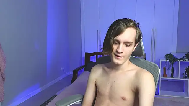 Snapshot of nikompell chatting on 01/19/25, 01:53 nikompell online show from 01/19/25, 01:53