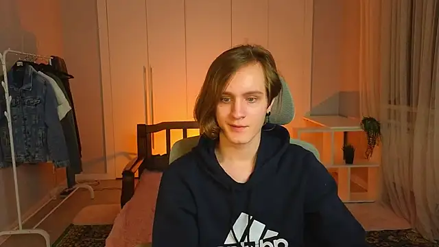 Snapshot of nikompell chatting on 03/10/25, 08:45 nikompell online show from 03/10/25, 08:45