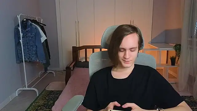 Snapshot of nikompell chatting on 03/23/25, 04:05 nikompell online show from 03/23/25, 04:05