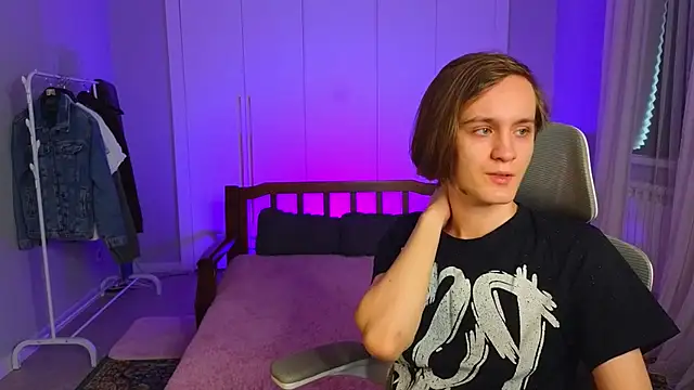 Snapshot of nikompell chatting on 02/27/25, 04:24 nikompell online show from 02/27/25, 04:24