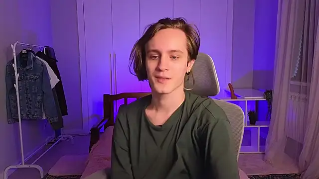 Snapshot of nikompell chatting on 02/26/25, 04:52 nikompell online show from 02/26/25, 04:52