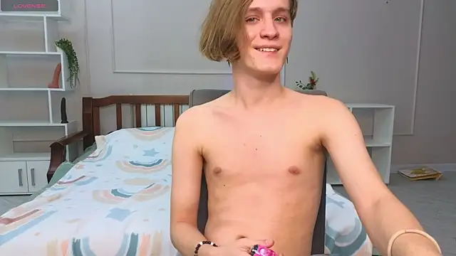 Snapshot of nikompell chatting on 01/01/25, 01:47 nikompell online show from 01/01/25, 01:47