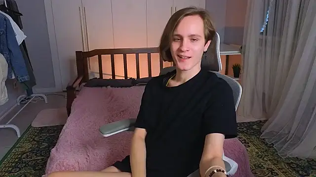 Snapshot of nikompell chatting on 02/22/25, 03:12 nikompell online show from 02/22/25, 03:12