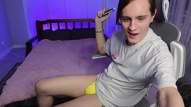 Snapshot of nikompell chatting on 12/15/24, 02:59 nikompell online show from 12/15/24, 02:59