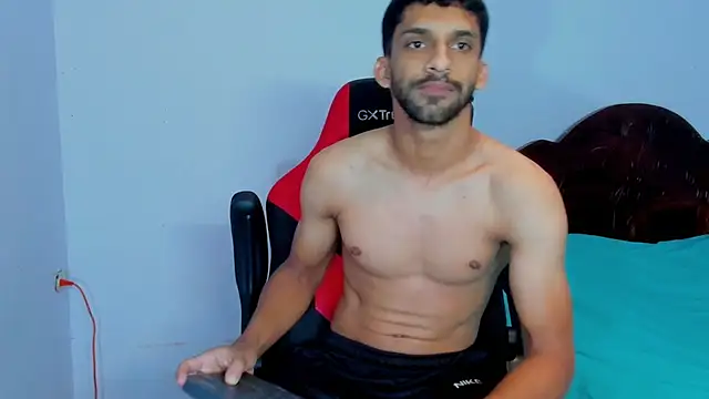 Snapshot of mike_shelby21 chatting on 12/18/25, 02:05 mike shelby21 online show from 12/18/25, 02:05