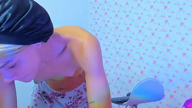 StassieBell online show from 10/16/25, 01:52