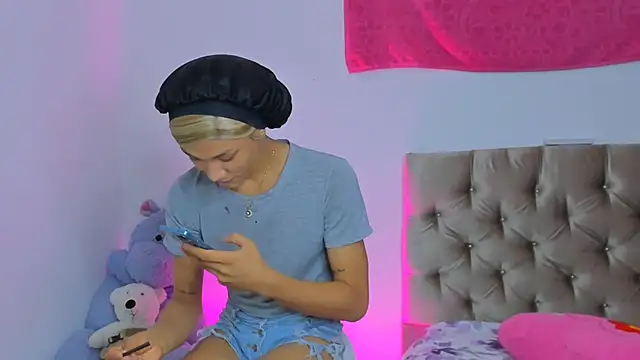 StassieBell online show from 03/05/25, 07:38