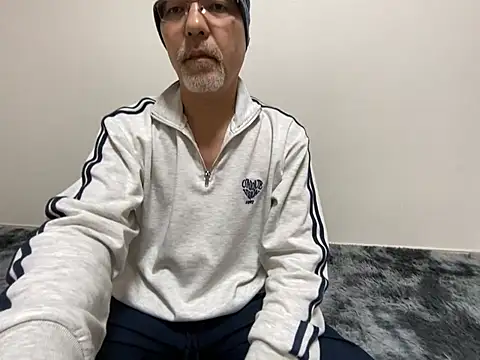 Snapshot of Grandpa29hijii chatting on 02/11/25, 12:36 Grandpa29hijii online show from 02/11/25, 12:36