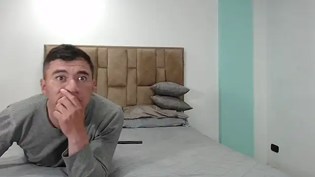 aleejhandraa online show from 09/18/25, 02:03