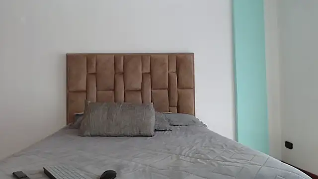 aleejhandraa online show from 09/26/25, 08:27