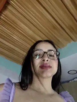 aleejhandraa online show from 11/09/25, 09:19