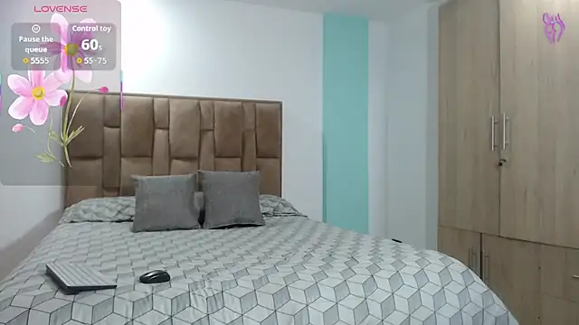 aleejhandraa online show from 11/11/25, 09:31