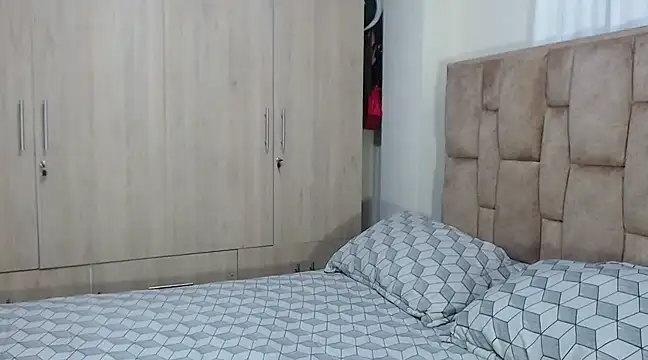 aleejhandraa online show from 02/22/25, 09:48