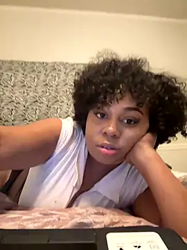 Snapshot of camiliaskye chatting on 10/10/25, 03:29 camiliaskye online show from 10/10/25, 03:29